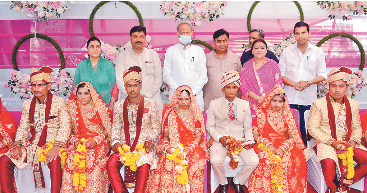 CM Gehlot blesses newlyweds at mass marriage